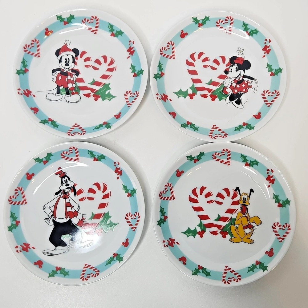 Disney Christmas Appetizer/Dessert Plates Set of 4 Mickey Minnie Goofy Pluto NEW